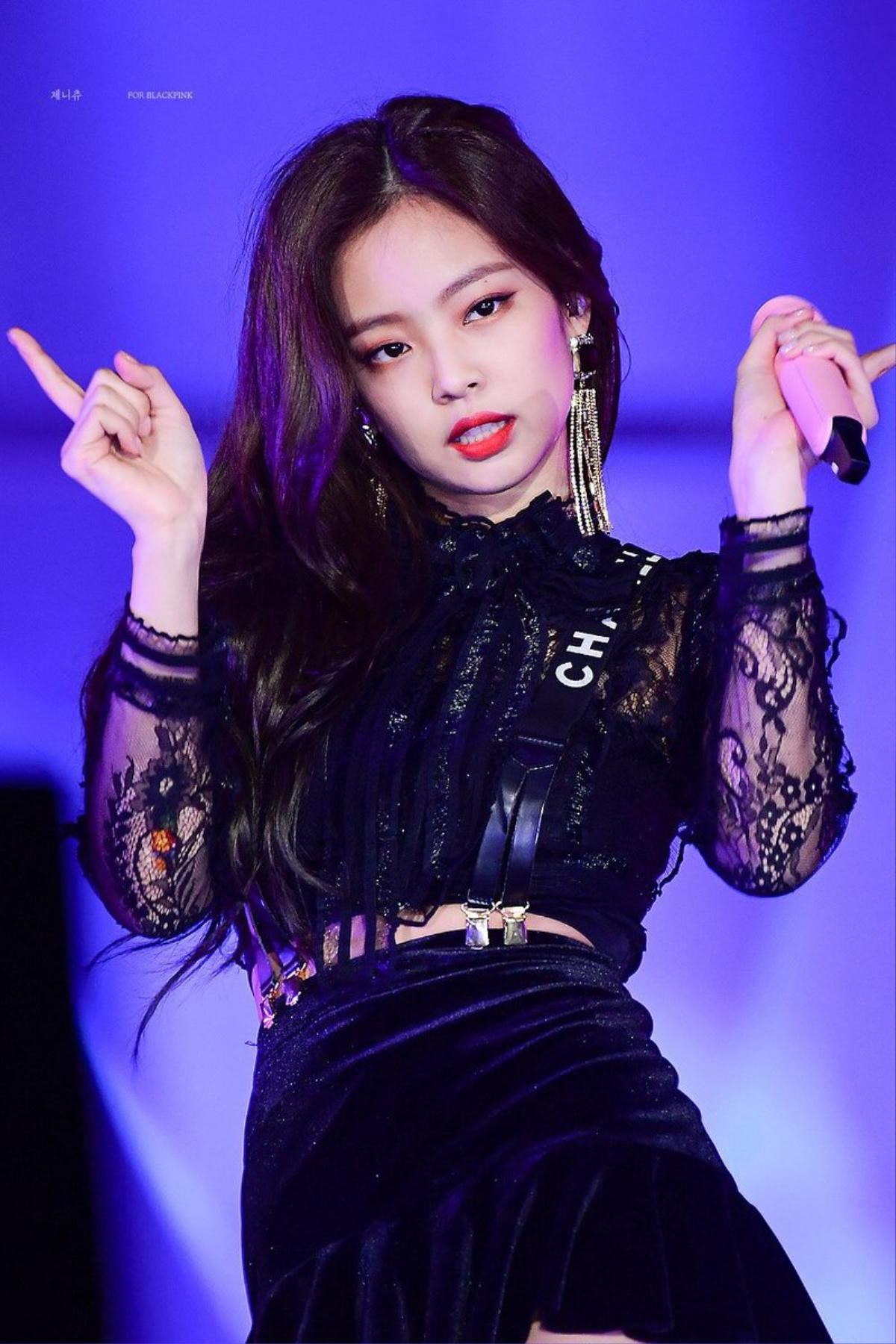 Xuýt xoa với tuyển tập những trang phục sexy nhất của Jennie (BLACKPINK) Ảnh 5