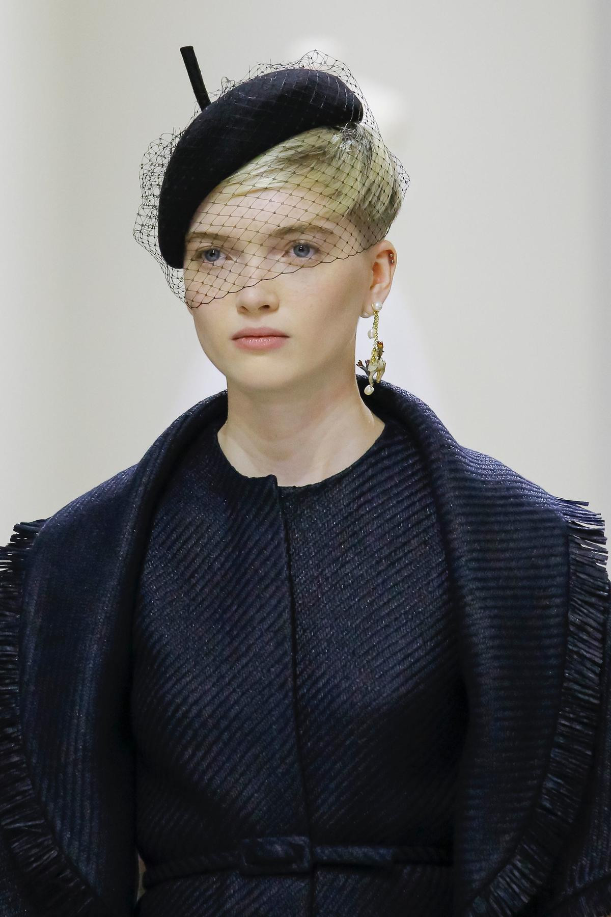 Dior Couture Thu 2018 - giấc mơ thanh xuân ai cũng mơ được chạm tay vào Ảnh 2