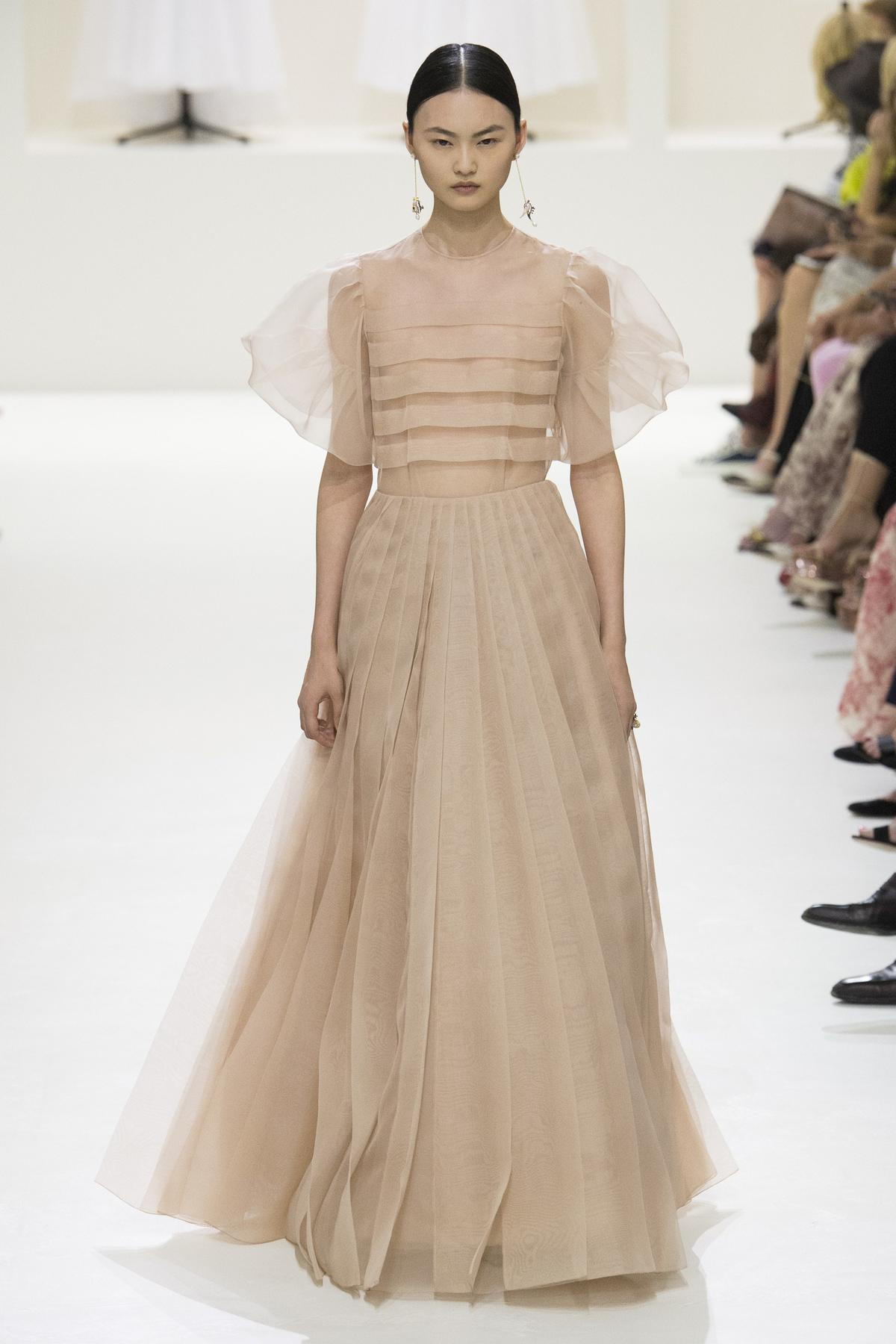 Dior Couture Thu 2018 - giấc mơ thanh xuân ai cũng mơ được chạm tay vào Ảnh 6