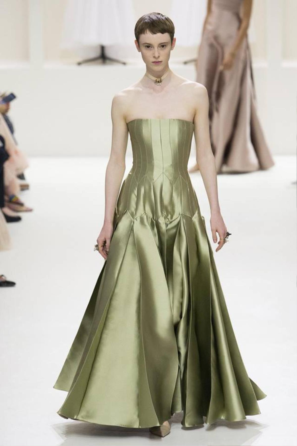 Dior Couture Thu 2018 - giấc mơ thanh xuân ai cũng mơ được chạm tay vào Ảnh 8