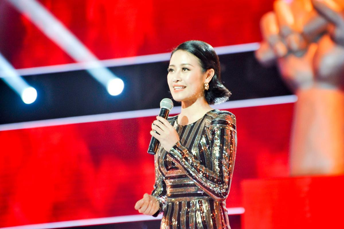 Nhan sắc đời thường xinh như hoa của dàn BTV và MC lọt vào đề cử VTV Award 2018 Ảnh 1