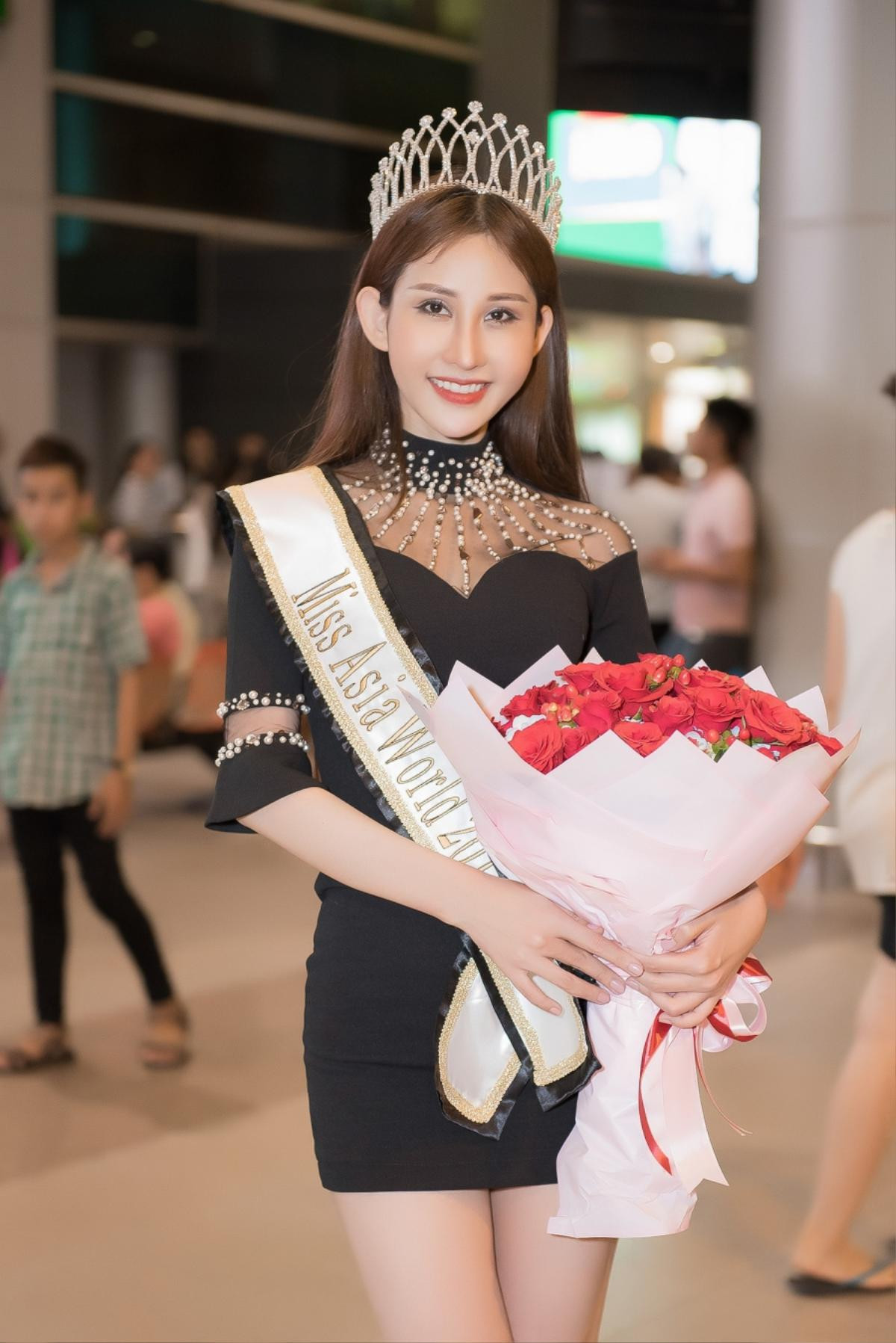 Chi Nguyễn rạng rỡ về nước sau đăng quang Miss Asia World 2018 Ảnh 1