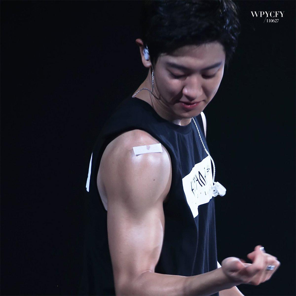 Đăng ảnh khoe body lên instagram, Chanyeol (EXO) làm fan phát sốt vì quá sexy Ảnh 10