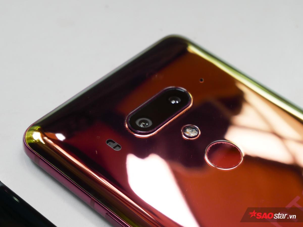 HTC U12 Plus chính thức lên kệ tại Việt Nam: Có 2 cụm camera kép, mặt lưng biến đổi màu sắc theo góc nhìn Ảnh 3