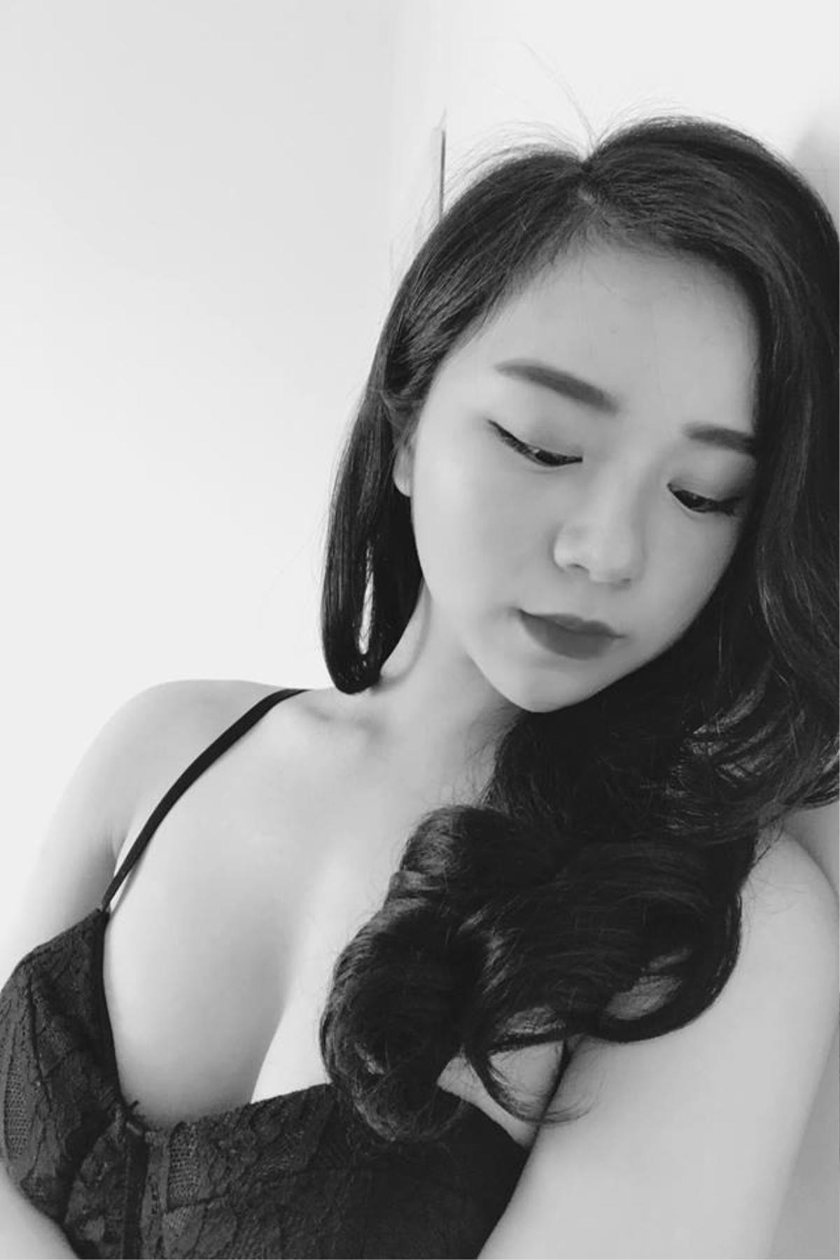 Cận cảnh 'hot girl ngủ gật' khoe vòng 1 gợi cảm hơn Ngọc Trinh, Angela Phương Trinh Ảnh 2