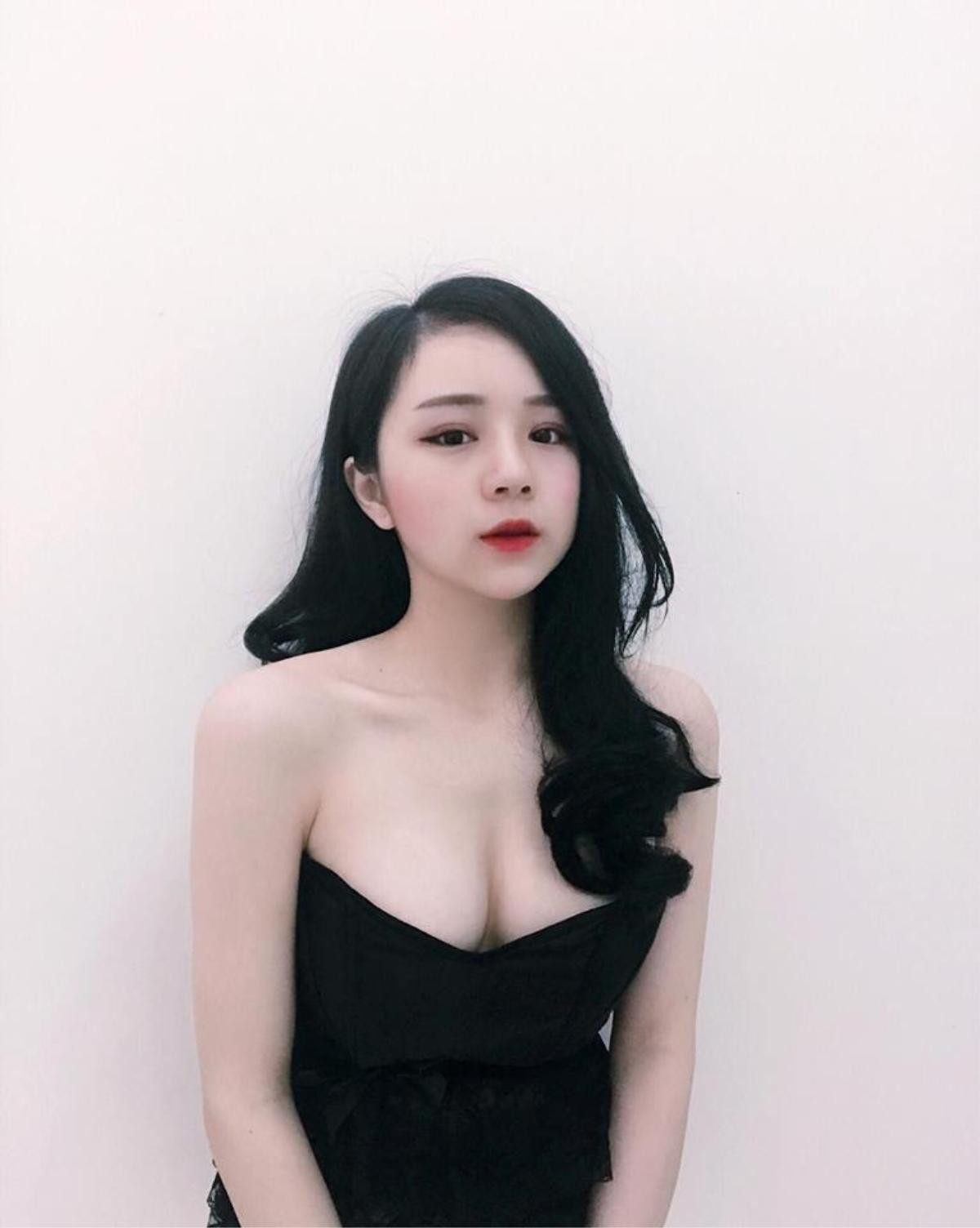 Cận cảnh 'hot girl ngủ gật' khoe vòng 1 gợi cảm hơn Ngọc Trinh, Angela Phương Trinh Ảnh 3