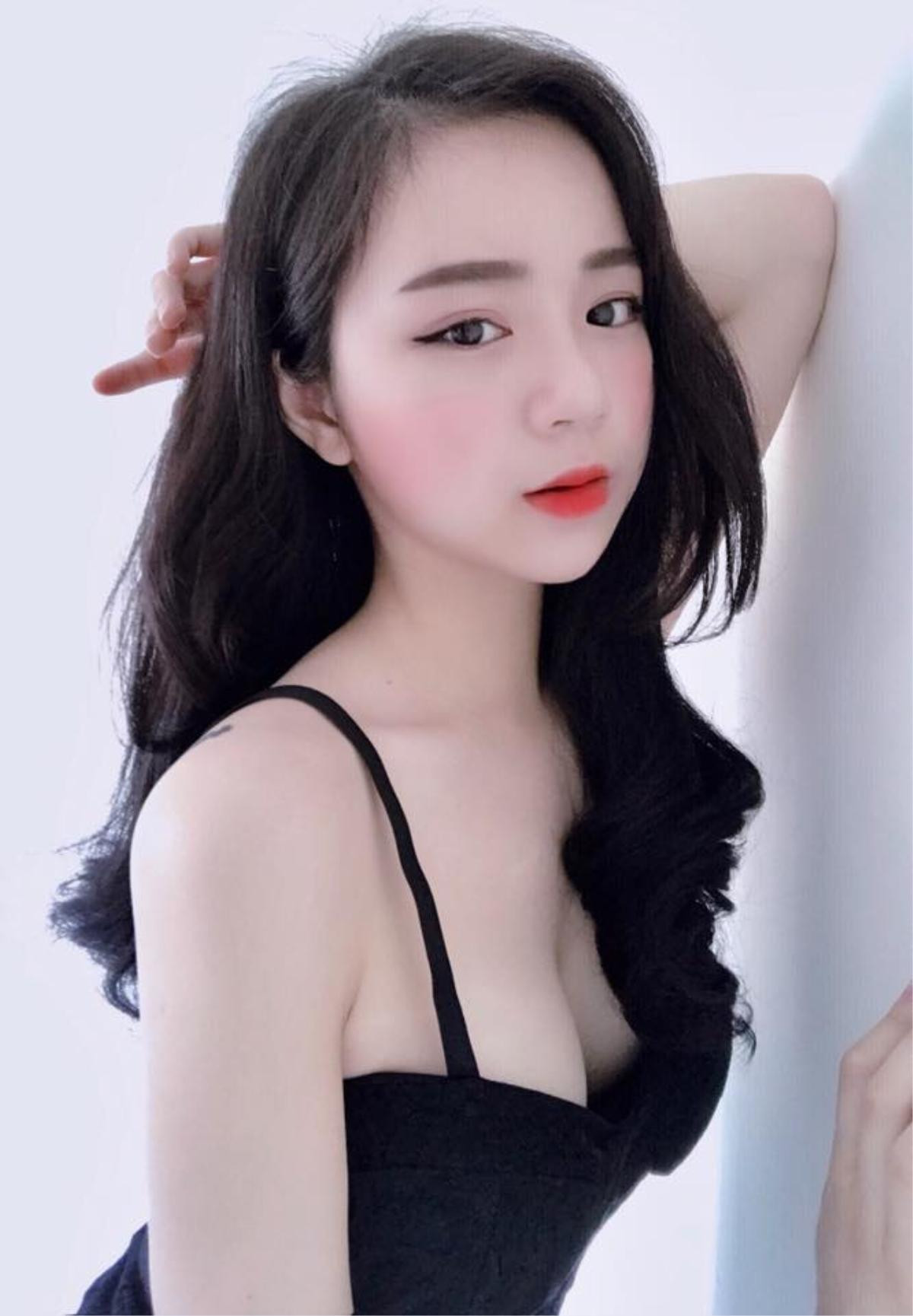 Cận cảnh 'hot girl ngủ gật' khoe vòng 1 gợi cảm hơn Ngọc Trinh, Angela Phương Trinh Ảnh 4