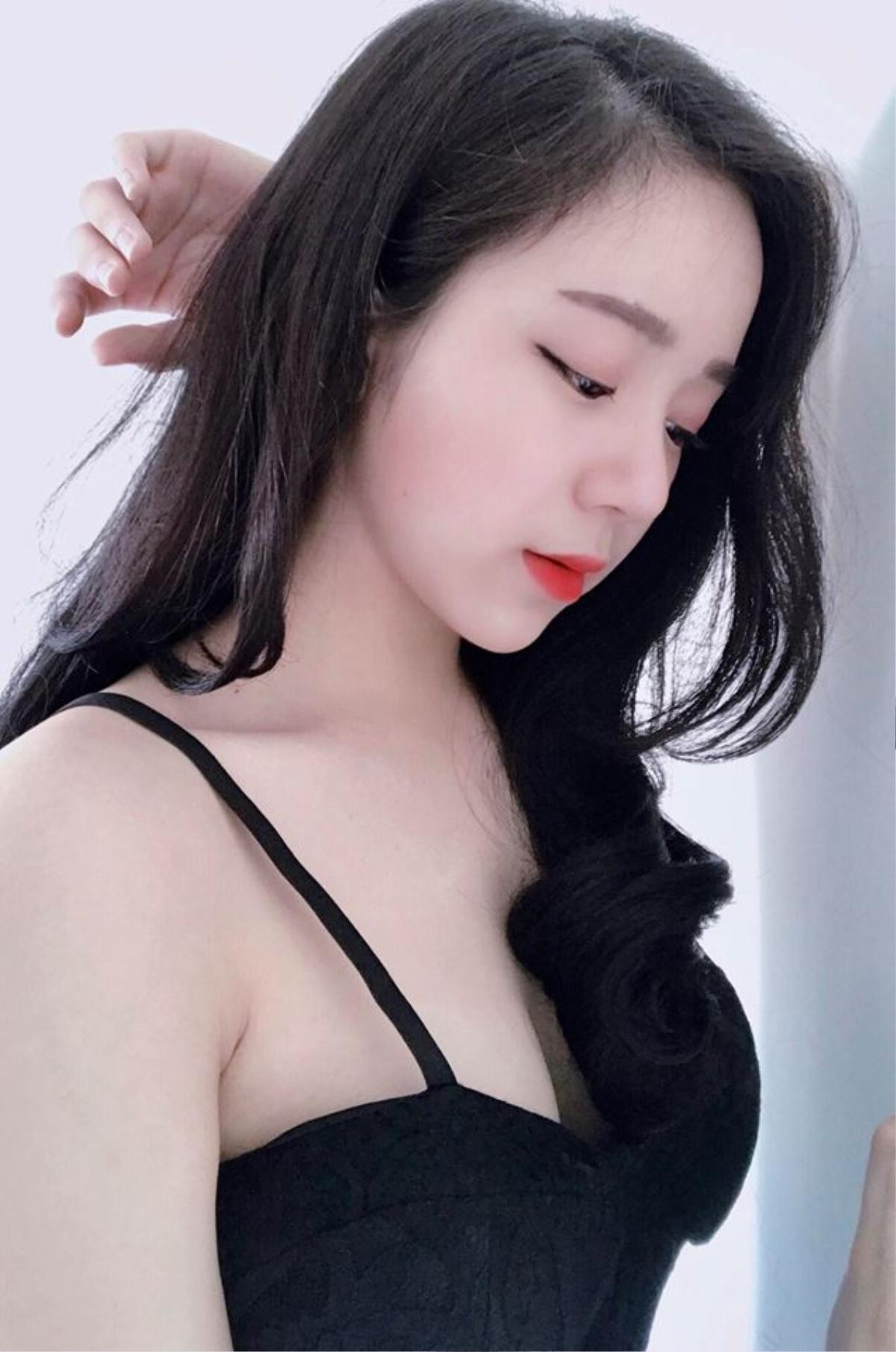 Cận cảnh 'hot girl ngủ gật' khoe vòng 1 gợi cảm hơn Ngọc Trinh, Angela Phương Trinh Ảnh 6