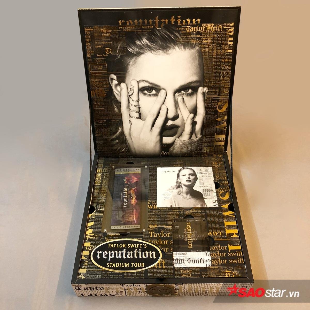 Đập hộp album 'độc nhất vô nhị' của Taylor Swift: Cả sân khấu khổng lồ, màn hình LED xuất hiện trong tay bạn! Ảnh 7