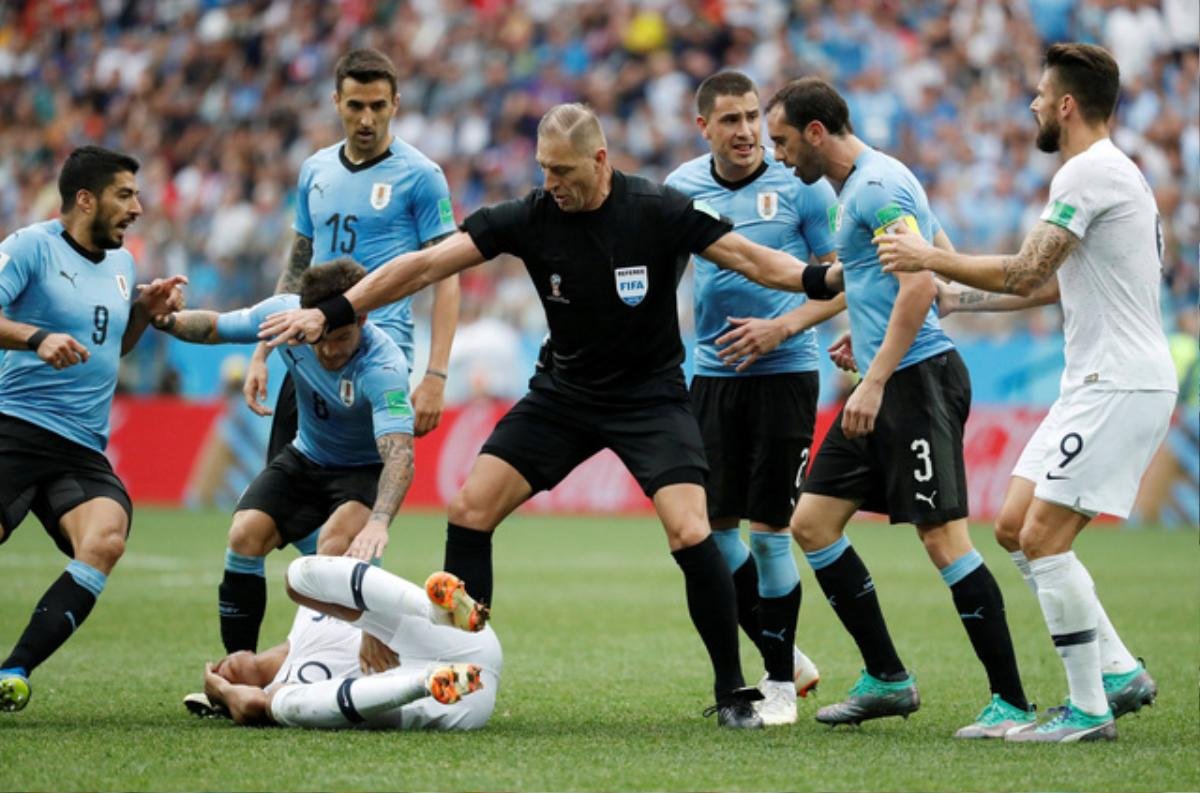 Mbappe: Muốn thành Ronaldo 'béo', hãy ngừng học Neymar ăn vạ! Ảnh 1