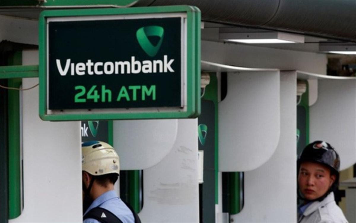 Tin không vui cho khách hàng Vietcombank: NH này vừa bất ngờ tăng phí rút tiền ATM thêm 50%, 1 tuần nữa áp dụng ngay Ảnh 1