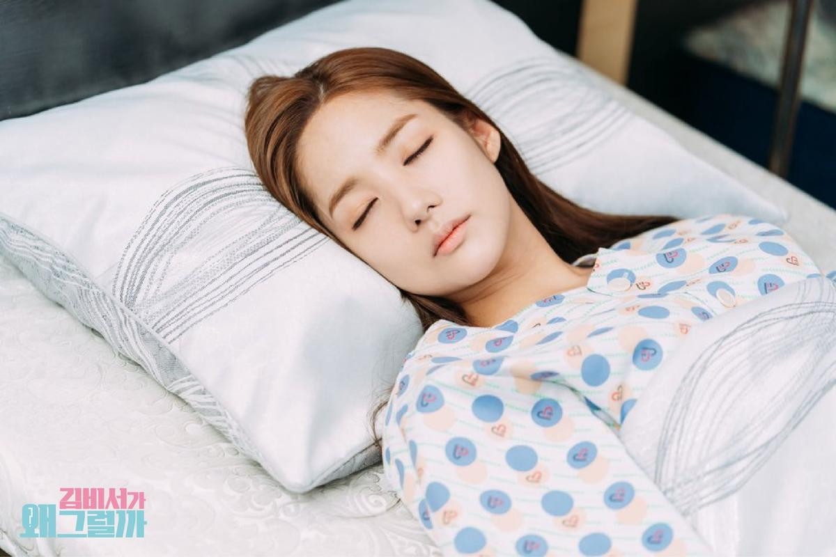 Biến cố tập 11 ‘Thư ký Kim’: Park Min Young bất tỉnh nhập viện, Park Seo Joon thất thần lo lắng Ảnh 4