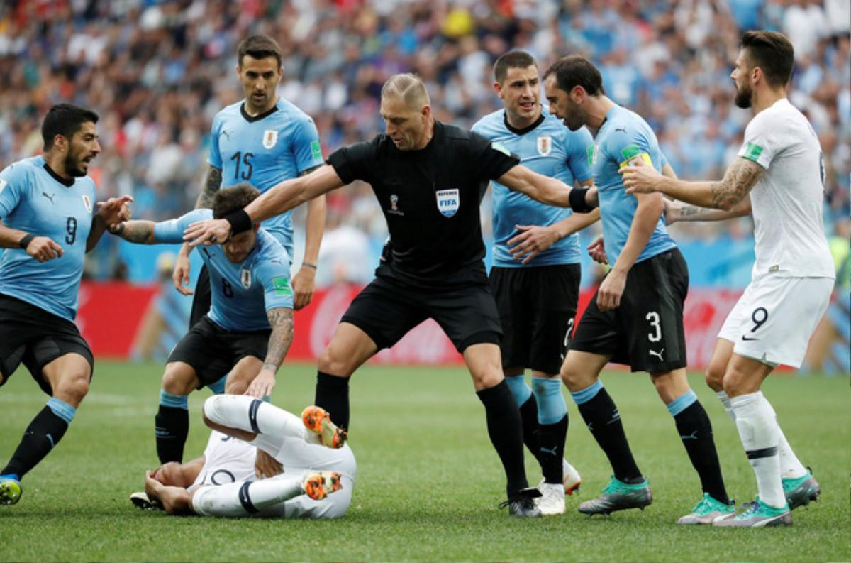 Lố bịch hơn Neymar, Mbappe có hành động xấu xí nhất World Cup 2018 Ảnh 2