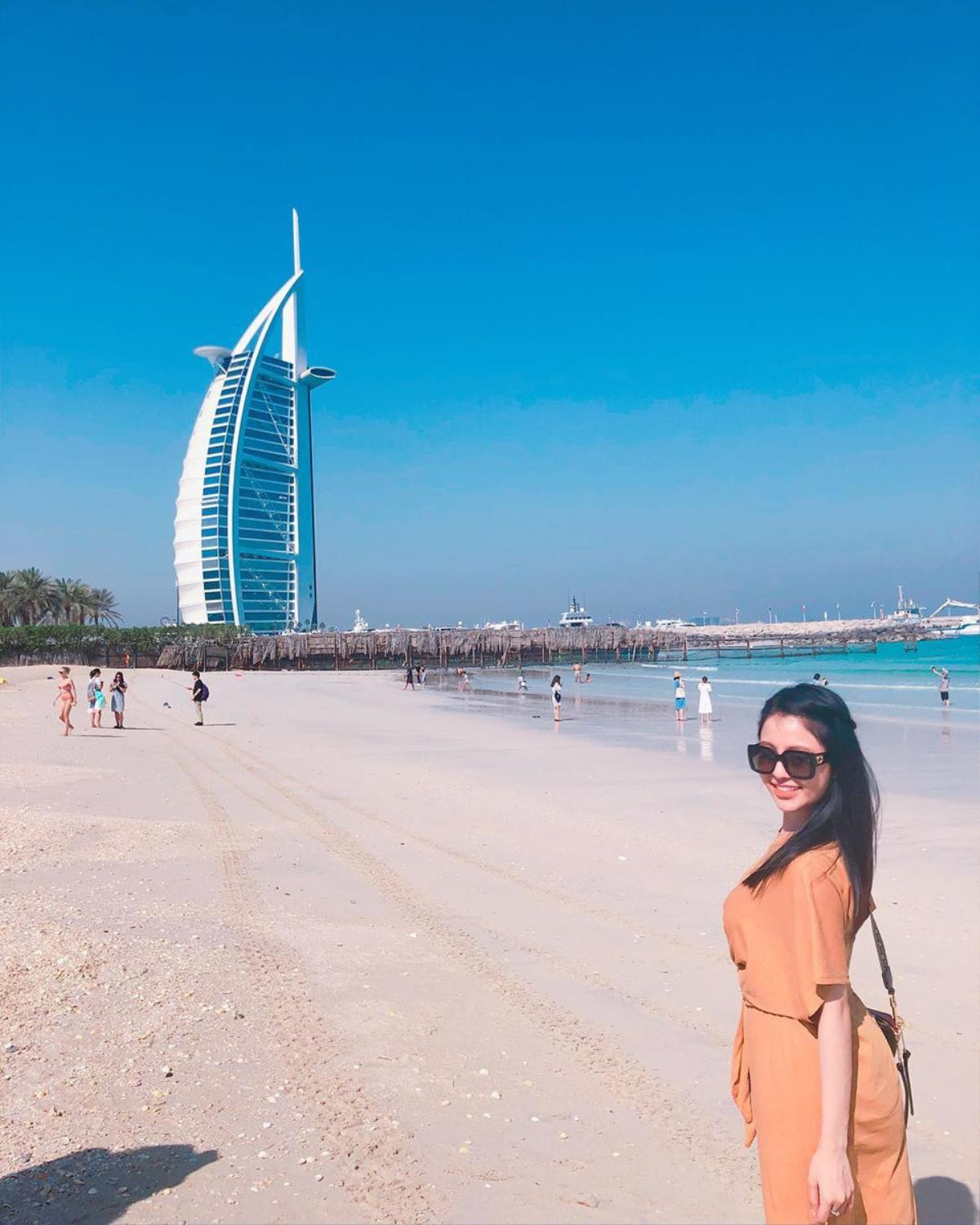 'Hot girl cổ vũ World Cup' Trâm Anh sang chảnh trong ảnh du lịch Dubai Ảnh 3