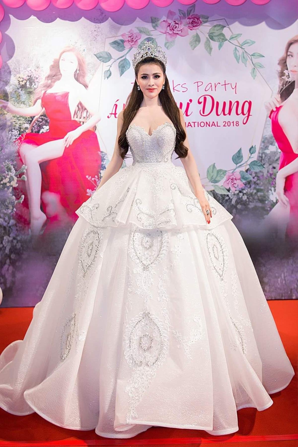 Một buổi tối thay 5 bộ váy sang chảnh, á hậu Thư Dung định thành mỹ nhân chơi trội nhất showbiz? Ảnh 2