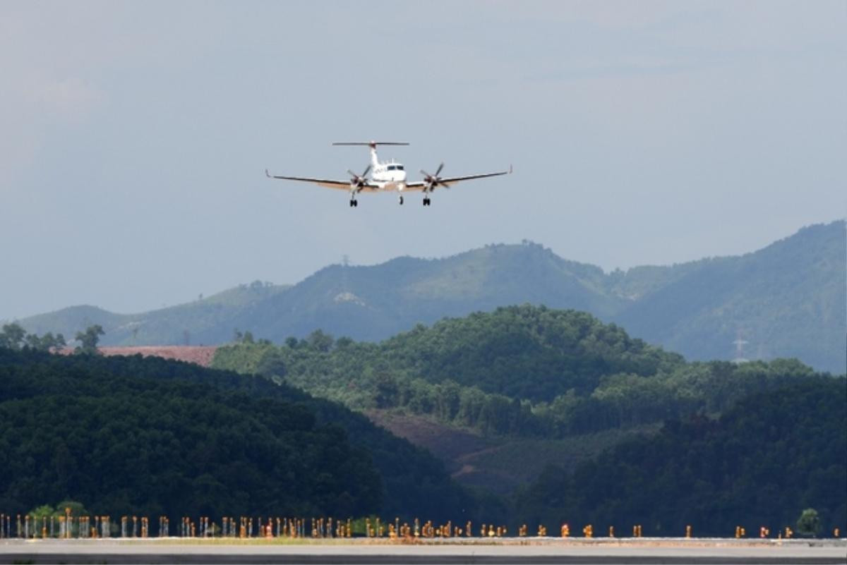 Cảng hàng không quốc tế Vân Đồn đón chuyến bay đầu tiên Ảnh 1