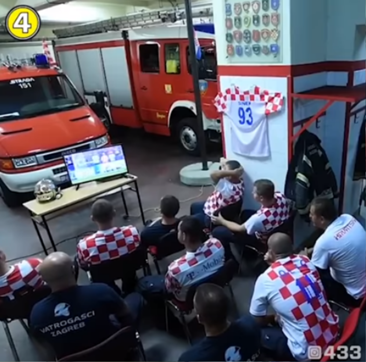 Yêu bóng đá nhưng không quên nhiệm vụ, lính cứu hỏa Croatia bỏ lỡ khoảnh khắc lịch sử World Cup Ảnh 1