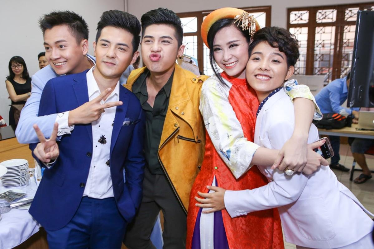 The Voice Kids 2018: Khi chiếc 'ghế nóng' lần đầu áp đảo bởi… những cặp đôi HLV! Ảnh 4