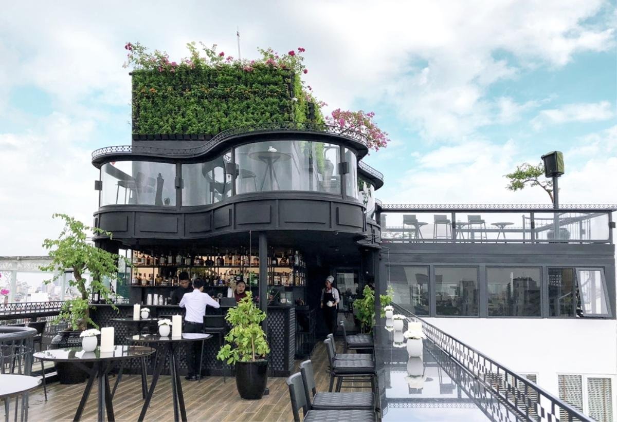 Khai trương rooftop bar đẳng cấp khu phố cổ - nơi ngắm trọn vẹn một Hà Nội lung linh Ảnh 1