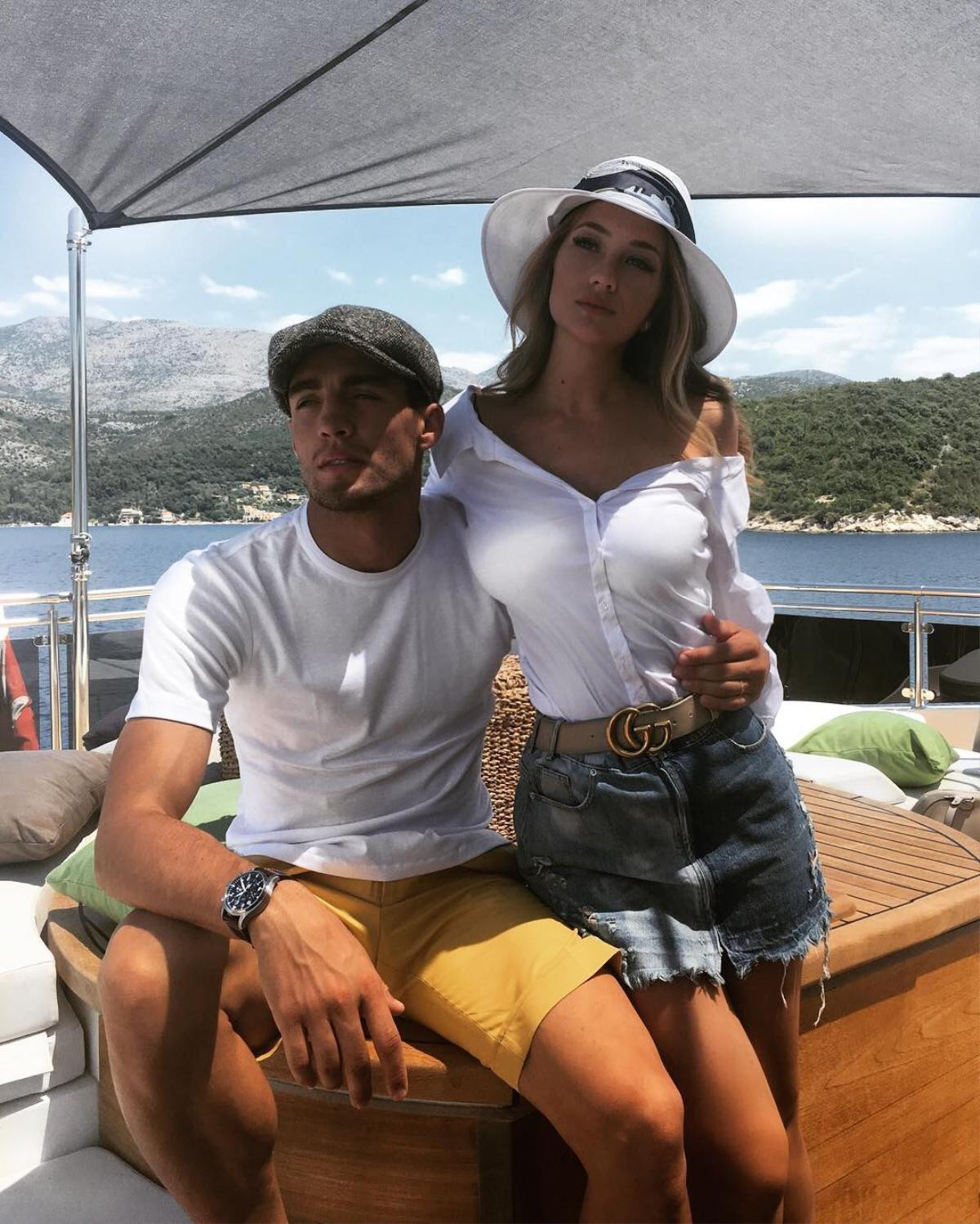 Vợ tiền vệ Mateo Kovacic - nàng wags quyến rũ bốc lửa nhất của tuyển Croatia Ảnh 13