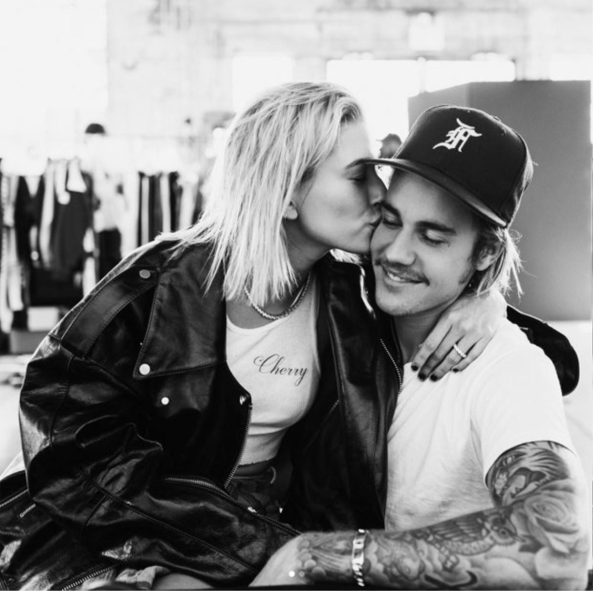 Justin - Hailey hôn nhau cực 'ngọt' trong bồn tắm, ai còn nói rạn nứt tình cảm nữa chứ! Ảnh 3