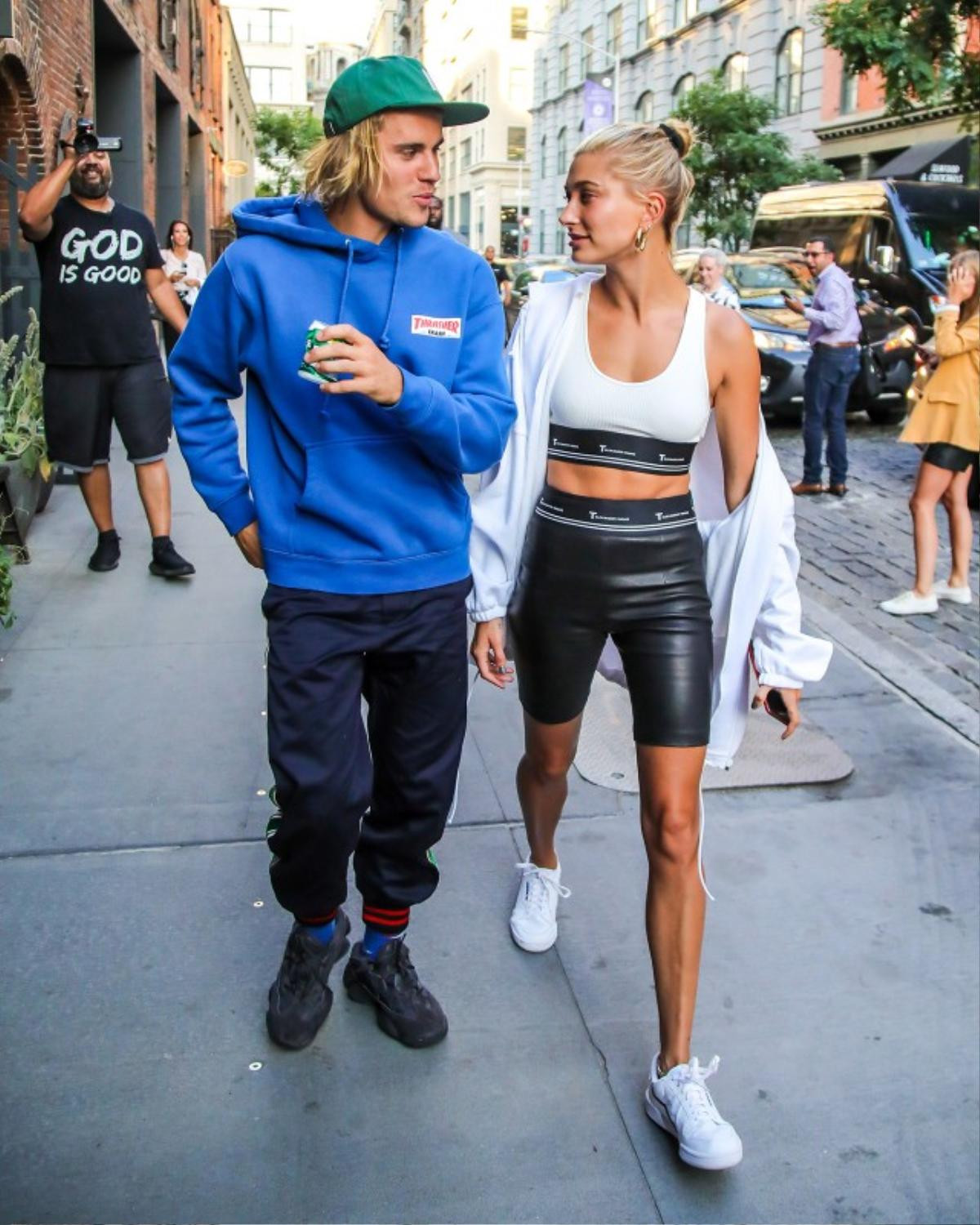 Justin - Hailey hôn nhau cực 'ngọt' trong bồn tắm, ai còn nói rạn nứt tình cảm nữa chứ! Ảnh 4