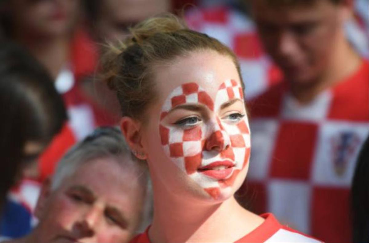 Lần cuối ngắm dung nhan của các bóng hồng tuyển Pháp và Croatia tại World Cup 2018 Ảnh 7