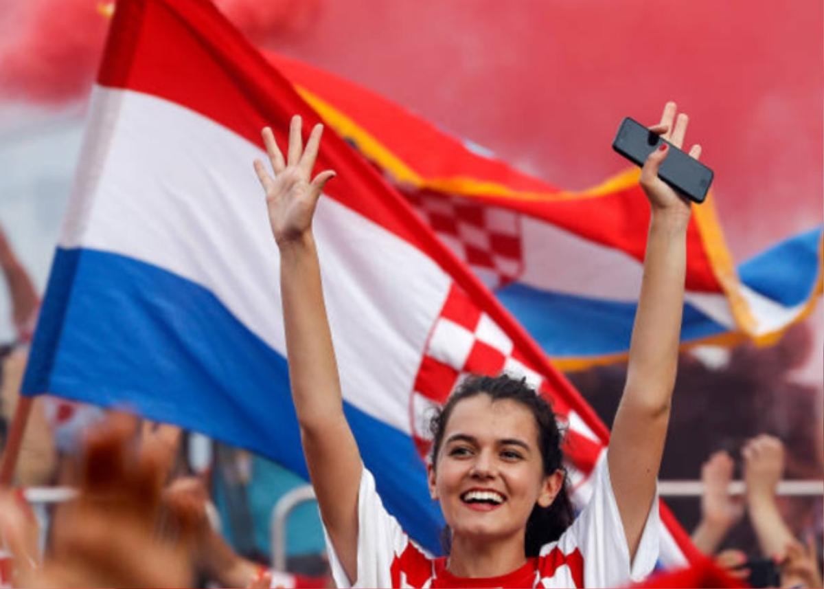 Lần cuối ngắm dung nhan của các bóng hồng tuyển Pháp và Croatia tại World Cup 2018 Ảnh 8