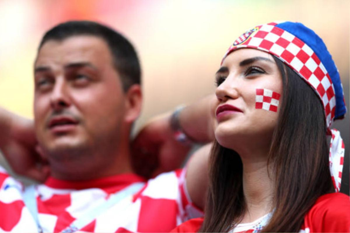 Lần cuối ngắm dung nhan của các bóng hồng tuyển Pháp và Croatia tại World Cup 2018 Ảnh 9