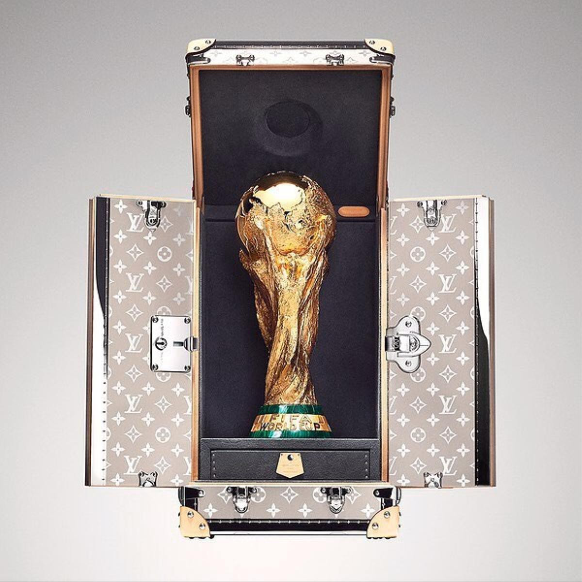 Tiết lộ về chiếc vali sang chảnh của nhà mốt Louis Vuitton đặt cúp vàng World Cup 2018 Ảnh 3