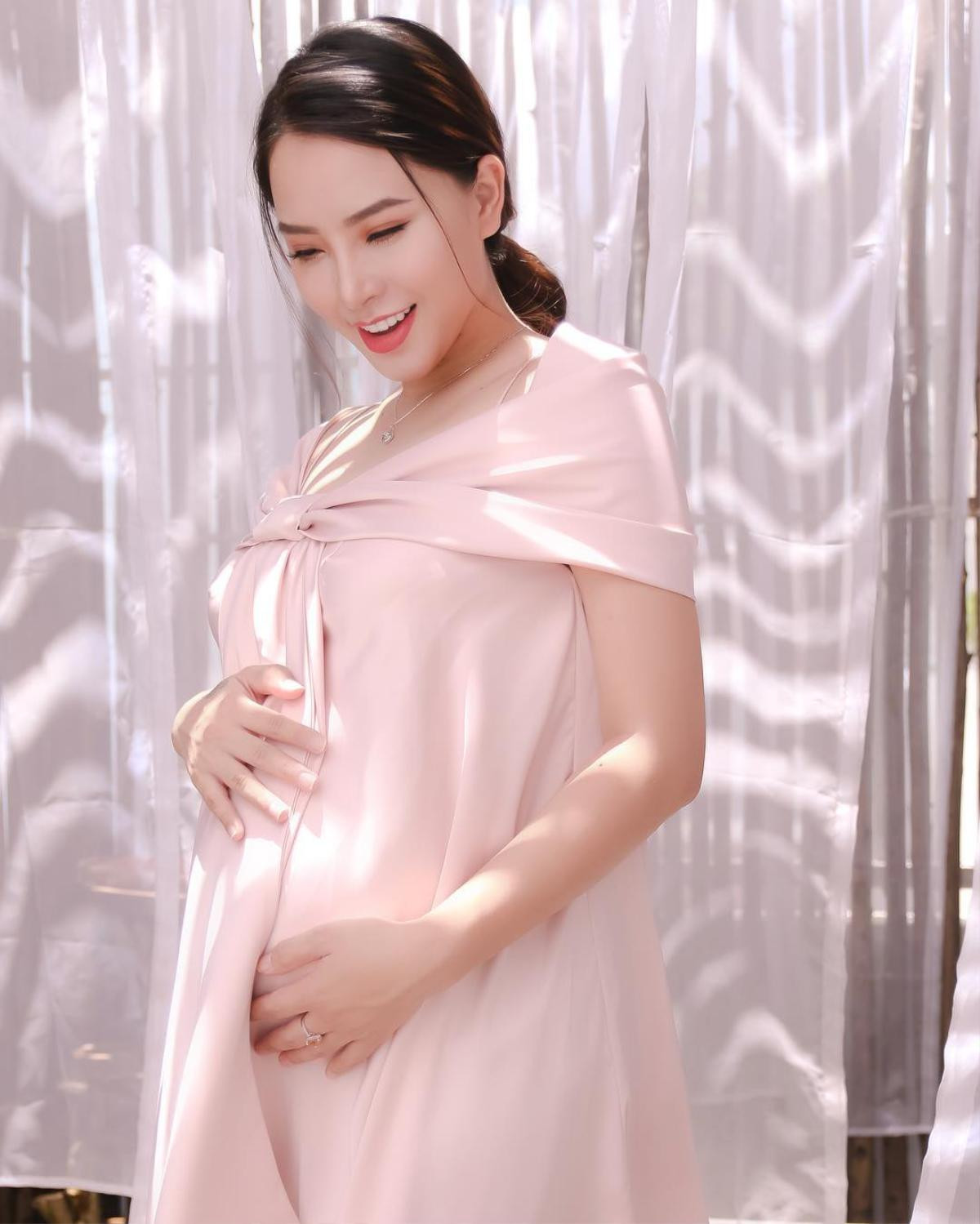 Khi đặt 'nữ hoàng đường phố' Kỳ Duyên cạnh 'nữ hoàng lookbook' Khánh Linh, ta chỉ biết nói: Đẹp cạn lời! Ảnh 2