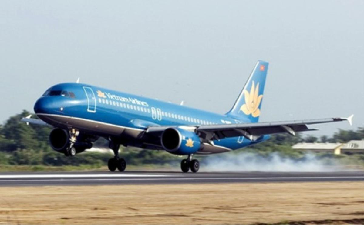 Máy bay Vietnam Airlines gặp sự cố, đỗ trên đường băng sau khi hạ cánh xuống sân bay Ảnh 1