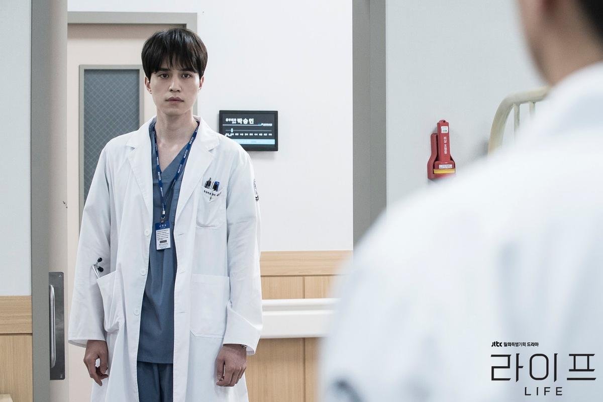 'Life': Màn đọ sắc giữa Lee Dong Wook và ‘người tình màn ảnh’ của Son Ye Jin - Bạn sẽ gục ngã trước ai? Ảnh 5