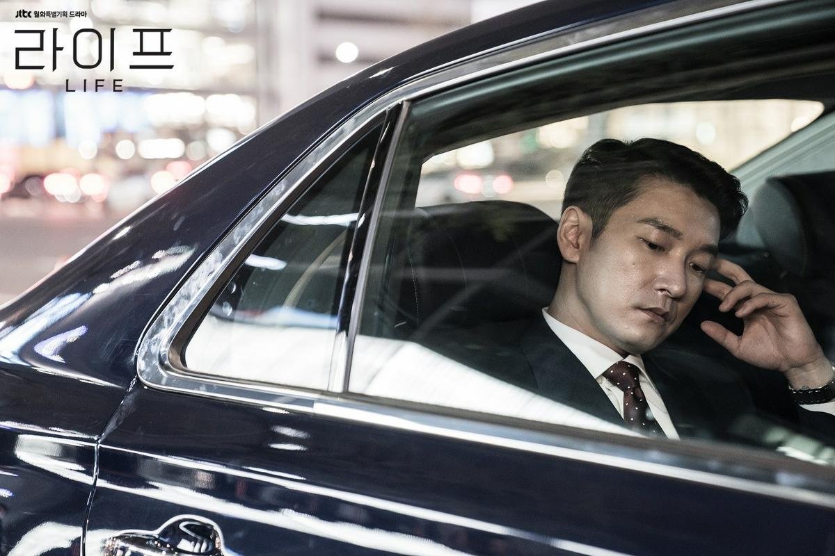 'Life': Màn đọ sắc giữa Lee Dong Wook và ‘người tình màn ảnh’ của Son Ye Jin - Bạn sẽ gục ngã trước ai? Ảnh 9