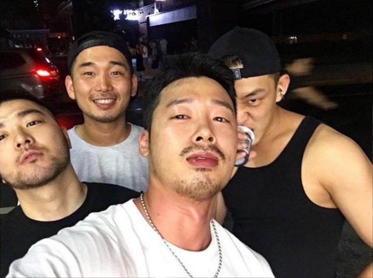 Sự thật về tin đồn Yoo Ah In đến quán bar gay cùng 'bạn trai' đang gây sốt cộng đồng mạng Việt Nam Ảnh 2