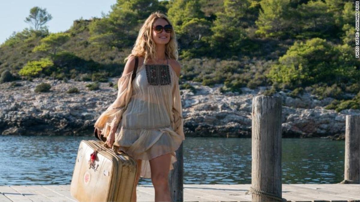 'Mamma Mia 2': Xem đi và bạn sẽ ganh tị với mẹ con nhà Donna phát ngất! Ảnh 3