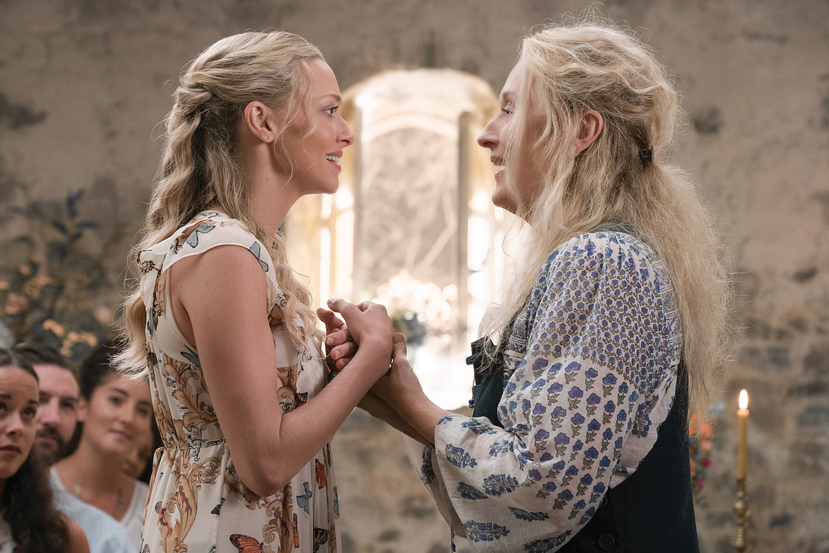 'Mamma Mia 2': Xem đi và bạn sẽ ganh tị với mẹ con nhà Donna phát ngất! Ảnh 20