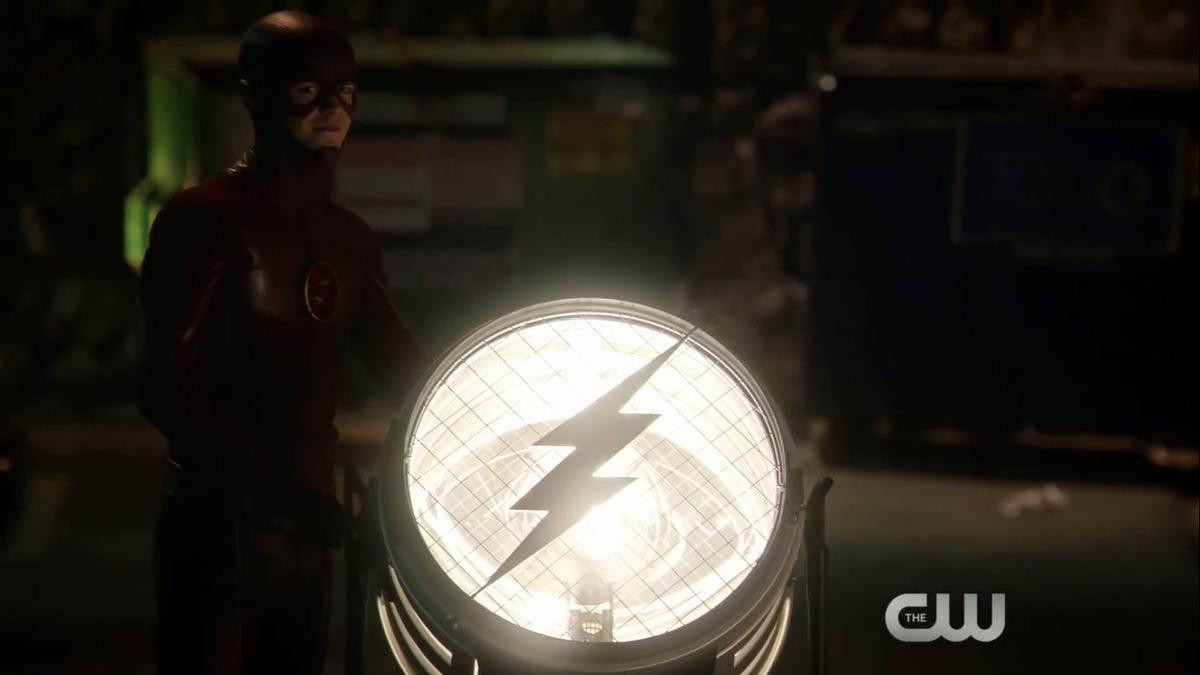 Siêu anh hùng truyền hình DC nhá hàng nóng hổi: Arrow, The Flash, Supergirl và Batwoman Ảnh 17