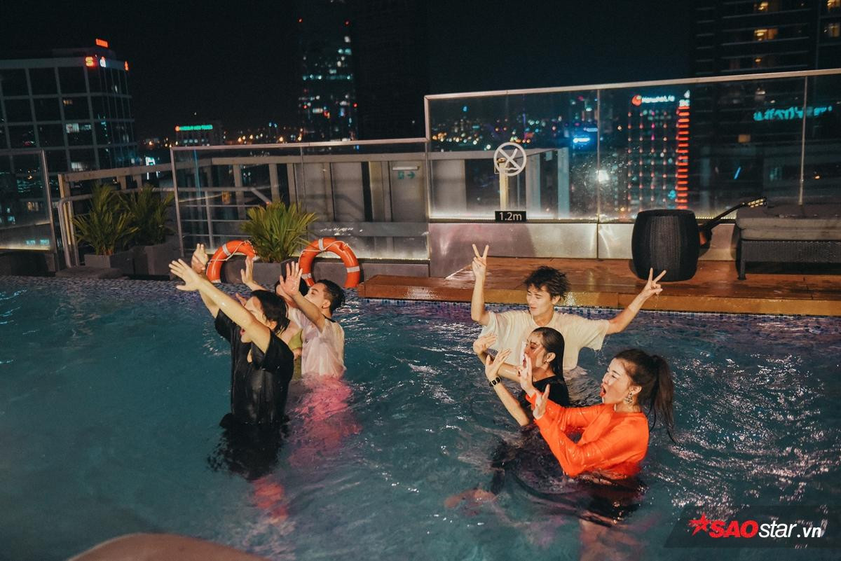 Trọn bộ khoảnh khắc 'chất phát ngất' của dàn nam thanh nữ tú The Voice tại Pool Party Ảnh 25