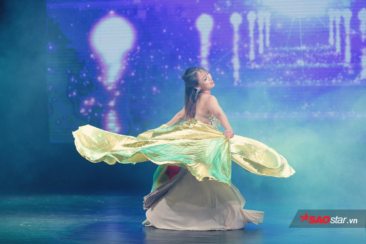 Tròn mắt ngắm vũ điệu Belly Dance nóng bỏng của bà bầu Hà thành Ảnh 1