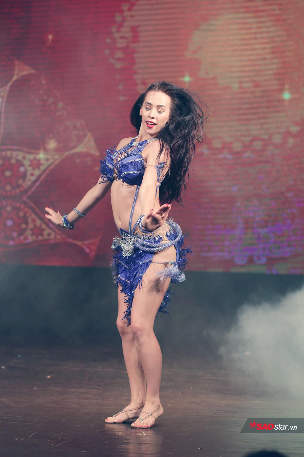 Tròn mắt ngắm vũ điệu Belly Dance nóng bỏng của bà bầu Hà thành Ảnh 10