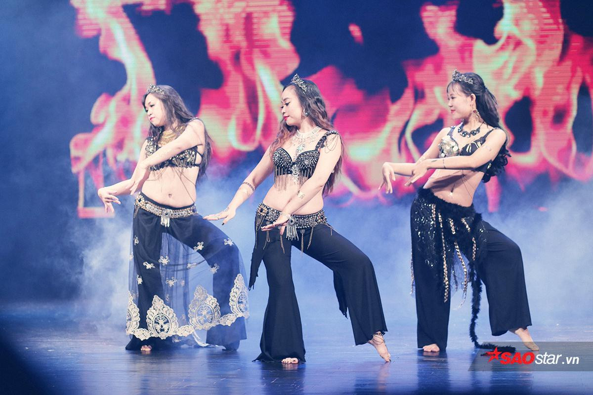 Tròn mắt ngắm vũ điệu Belly Dance nóng bỏng của bà bầu Hà thành Ảnh 14