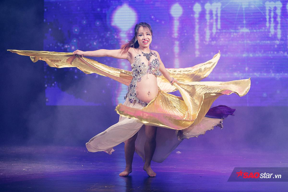 Tròn mắt ngắm vũ điệu Belly Dance nóng bỏng của bà bầu Hà thành Ảnh 2