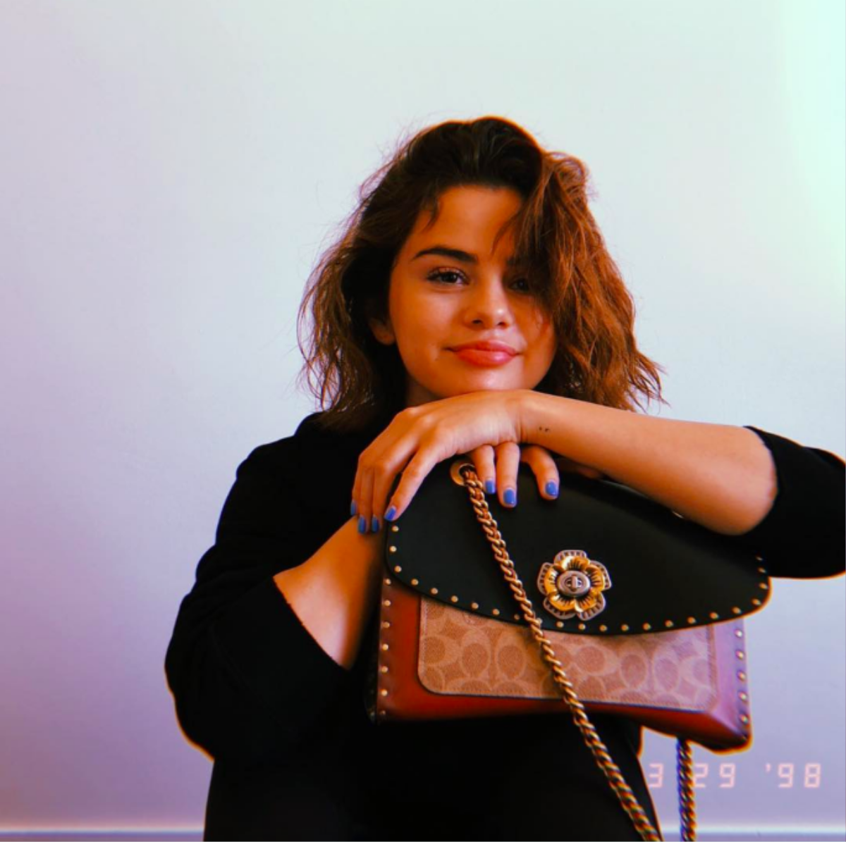 Muốn chụp ảnh vintage đẹp như Selena Gomez hãy tải ngay hai ứng dụng siêu chất này Ảnh 1