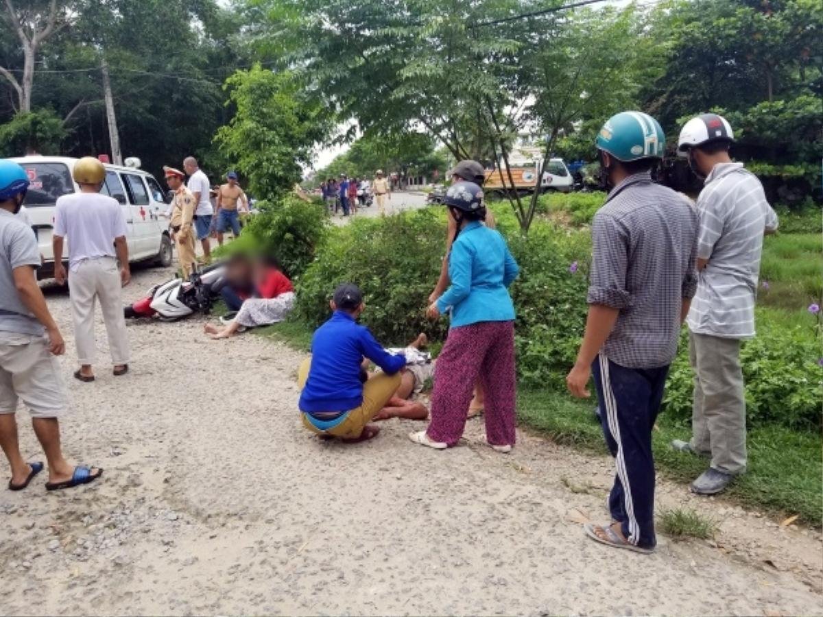 Chạy trốn CSGT vì không đội mũ bảo hiểm, 2 thiếu nữ tông người đàn ông nhập viện Ảnh 1