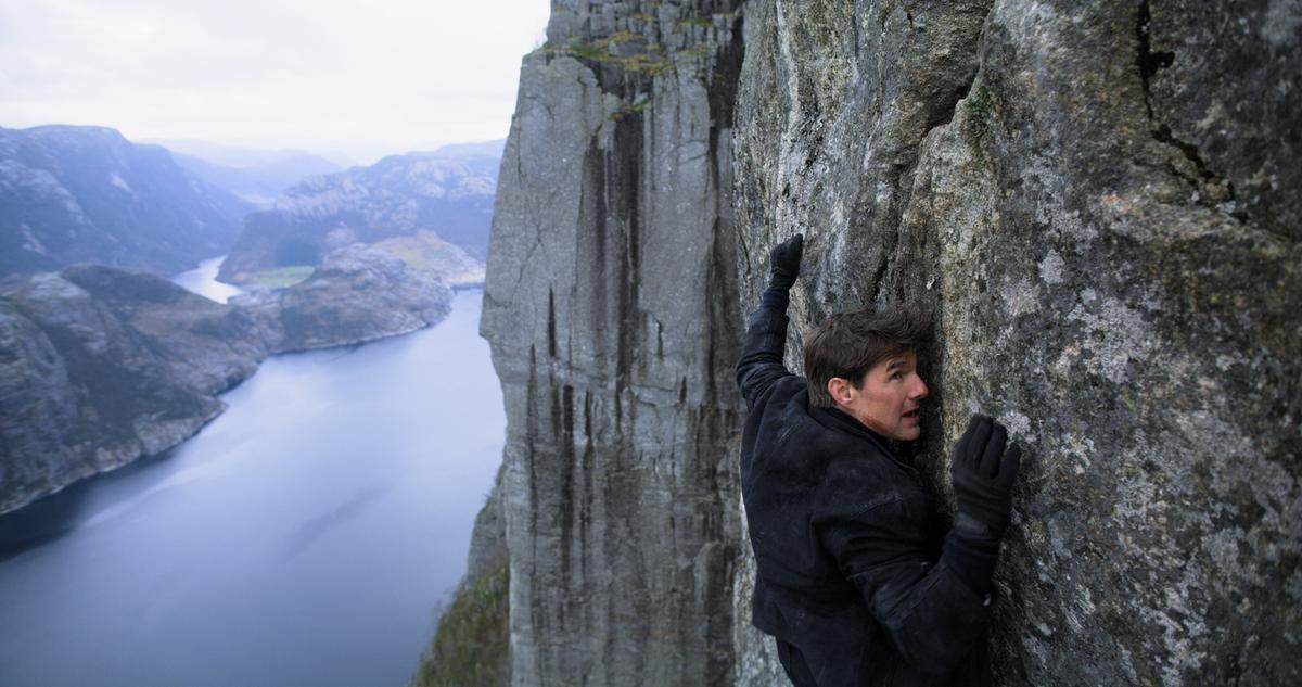 'Mission: Impossible' và Tom Cruise chứng minh câu nói: 'Gừng càng già càng cay, phim làm hoài vẫn hay' Ảnh 9