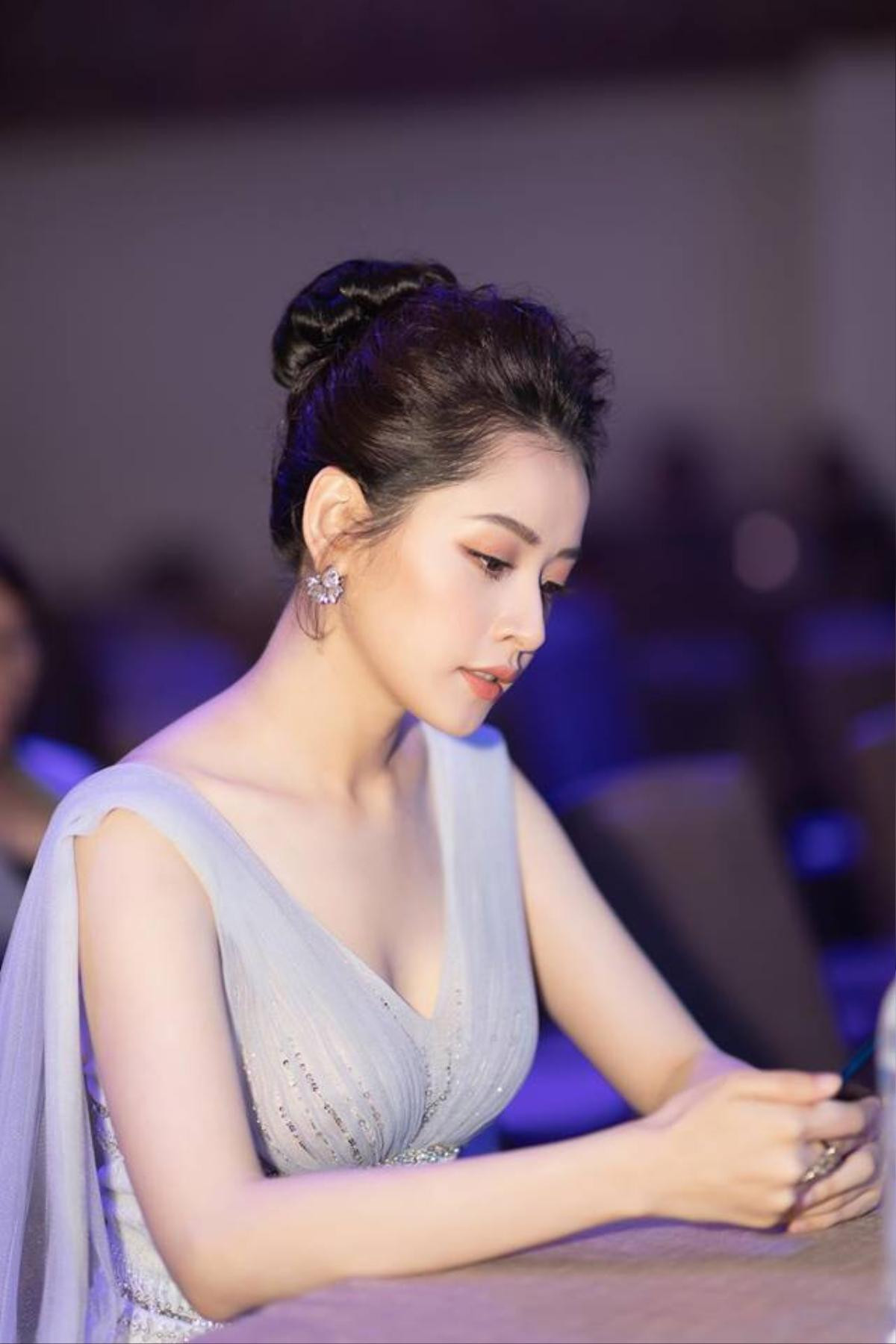 Thêm một thần tiên tỷ tỷ mang tên Chi Pu giữa showbiz quá tải váy áo cắt xẻ sexy Ảnh 4