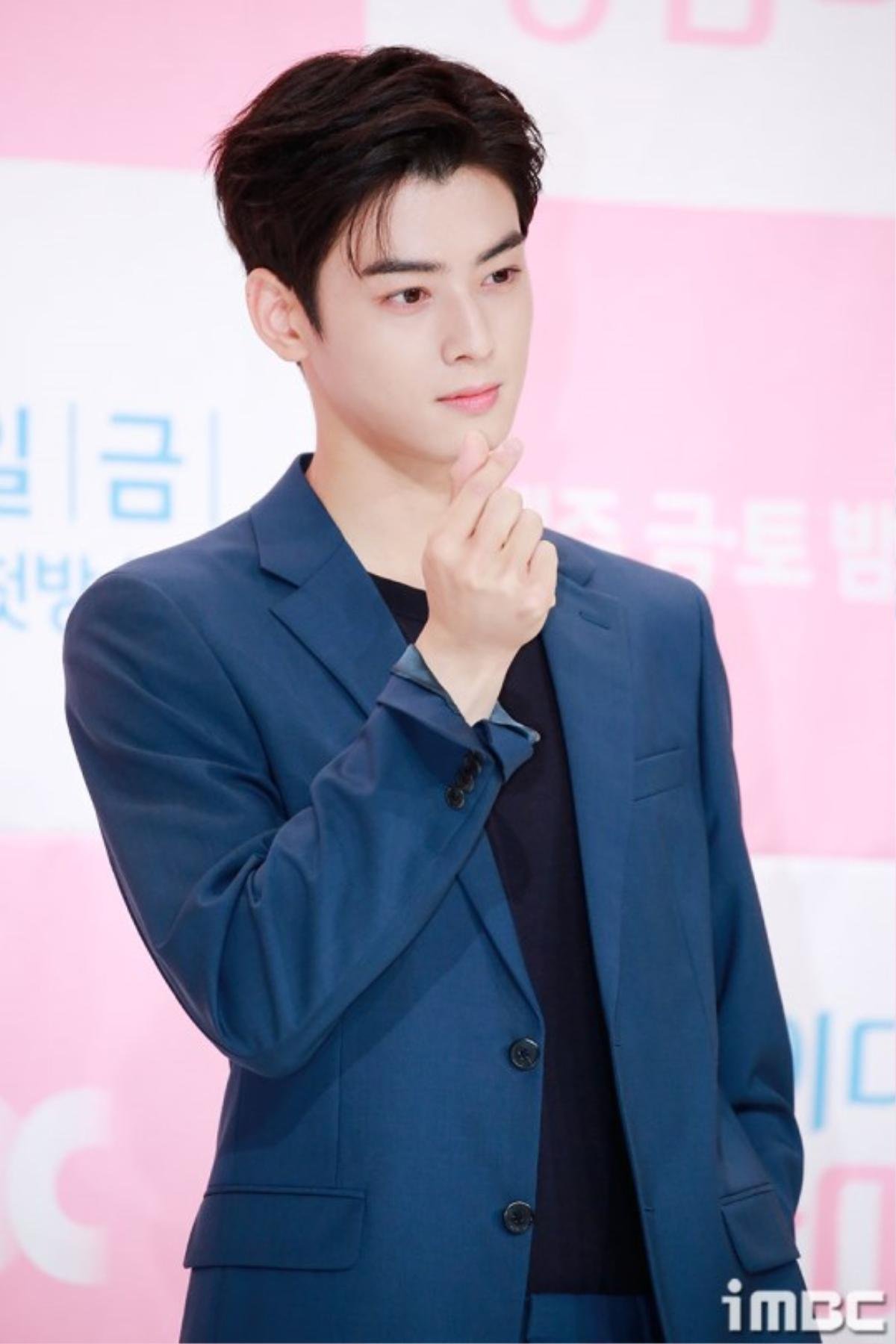 Họp báo ‘My ID is Gangnam Beauty’: Mỹ nam truyện tranh Cha Eun Woo (ASTRO) đẹp lấn át cả nữ chính Ảnh 12