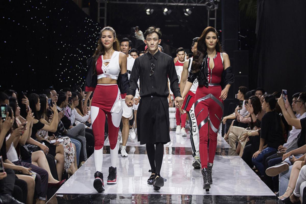 Lan Khuê - Minh Tú lần đầu tiên 'song kiếm hợp bích' làm vedette catwalk quét sạch sàn diễn thời trang Ảnh 3