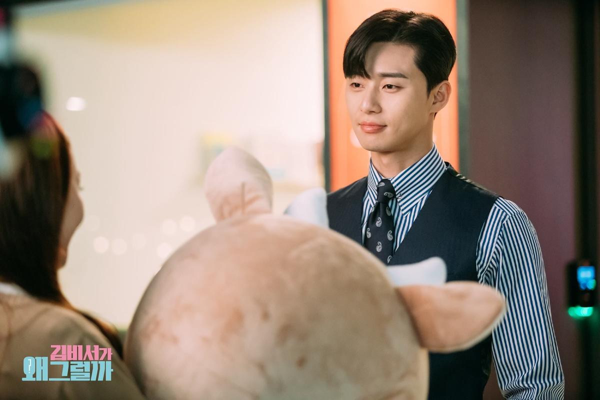 Loạt khoảnh khắc ngọt ngào của Park Seo Joon - Park Min Young trong 'Thư ký Kim' - Fan muốn tin họ không hẹn hò cũng khó Ảnh 25